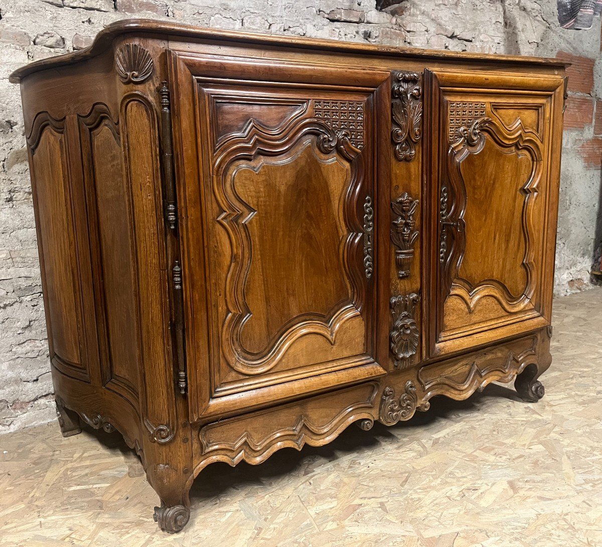 18th Century Louis XV Sideboard With Curved Sides In Walnut-photo-4