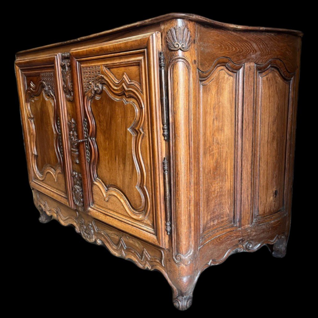 18th Century Louis XV Sideboard With Curved Sides In Walnut-photo-1