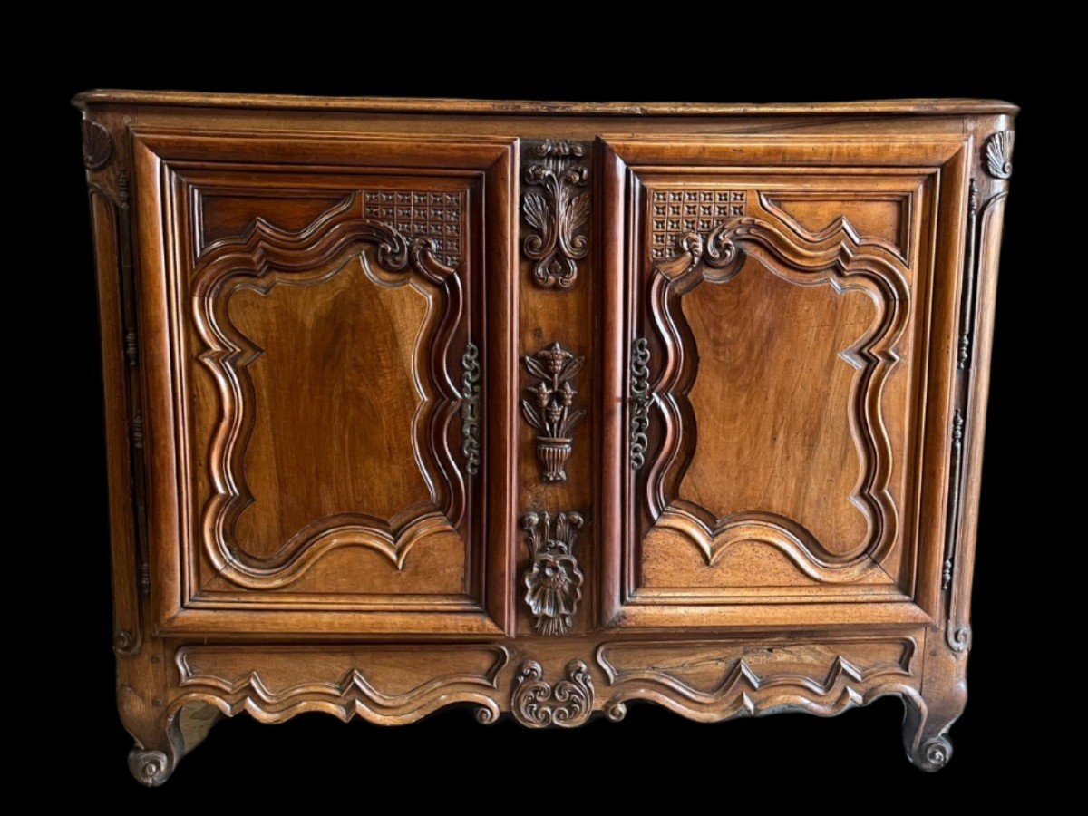 18th Century Louis XV Sideboard With Curved Sides In Walnut