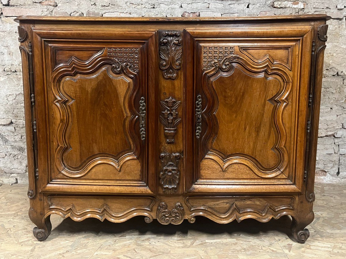 18th Century Louis XV Sideboard With Curved Sides In Walnut