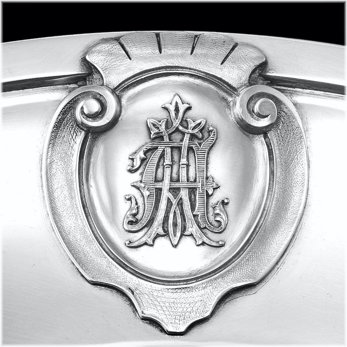 Jules PIAULT :  Plat Rond Argent Massif Minerve de Style Renaissance décor Mascaron, Lion-photo-2