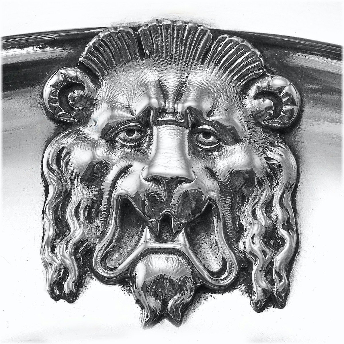 Jules PIAULT :  Plat Rond Argent Massif Minerve de Style Renaissance décor Mascaron, Lion-photo-4