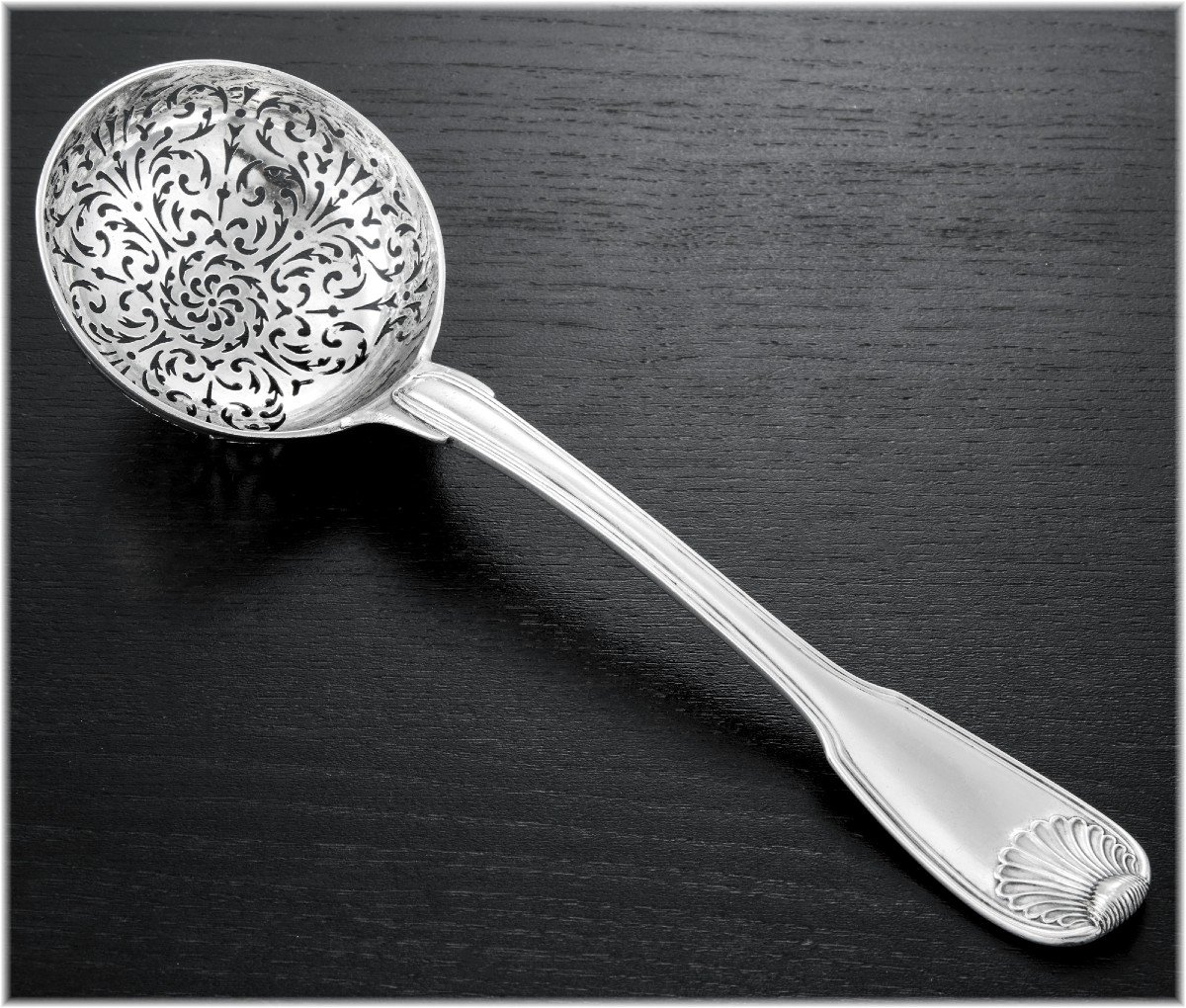 Louis-Antoine TAILLEPIED : Rare Cuillère Sucre Argent massif mod. filets coquilles PARIS 1772-photo-2