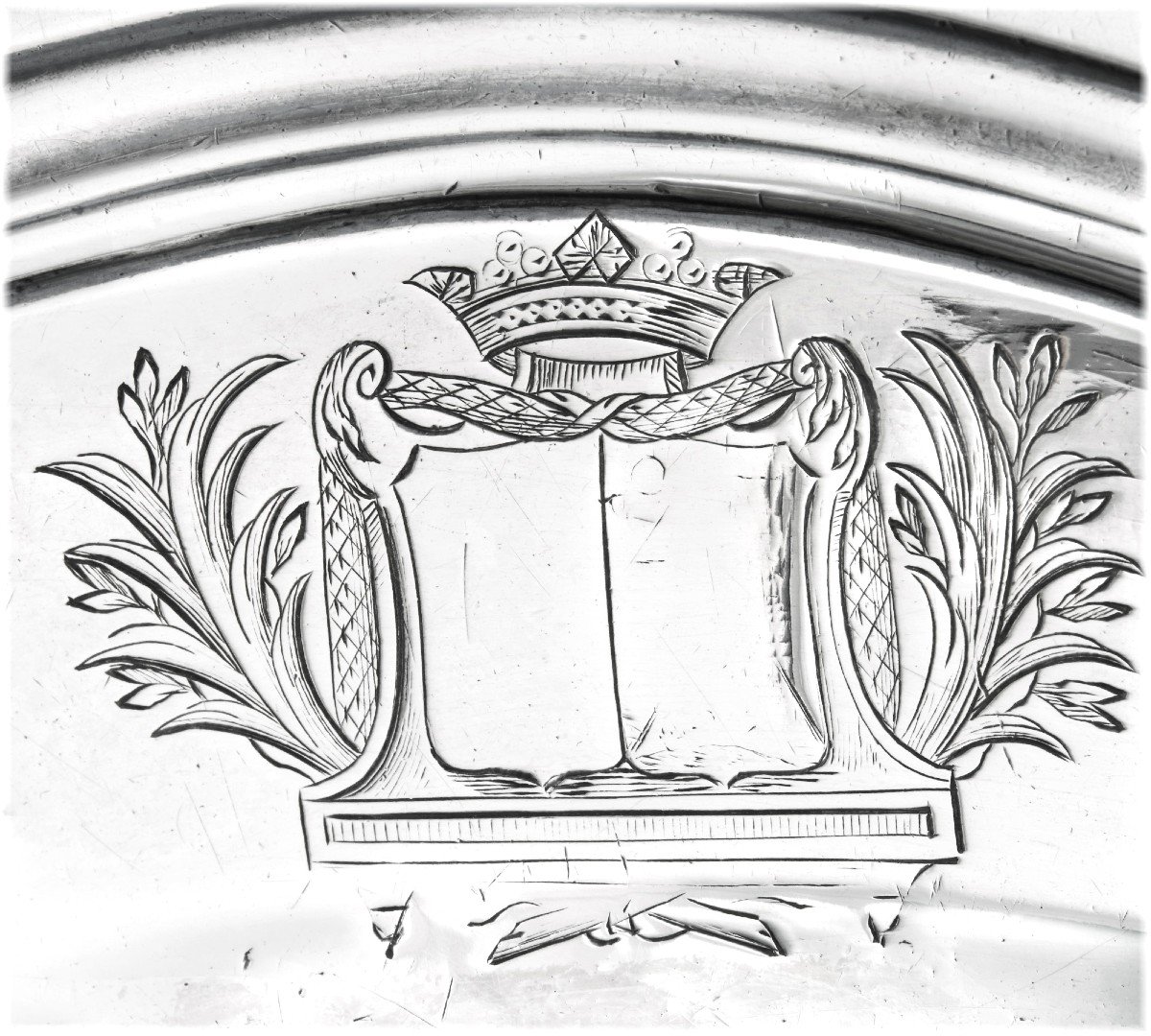 Philippe BELZON : Rare Plat rond en Argent massif XVIII ème Couronne Marquis NANTES 1765-photo-3