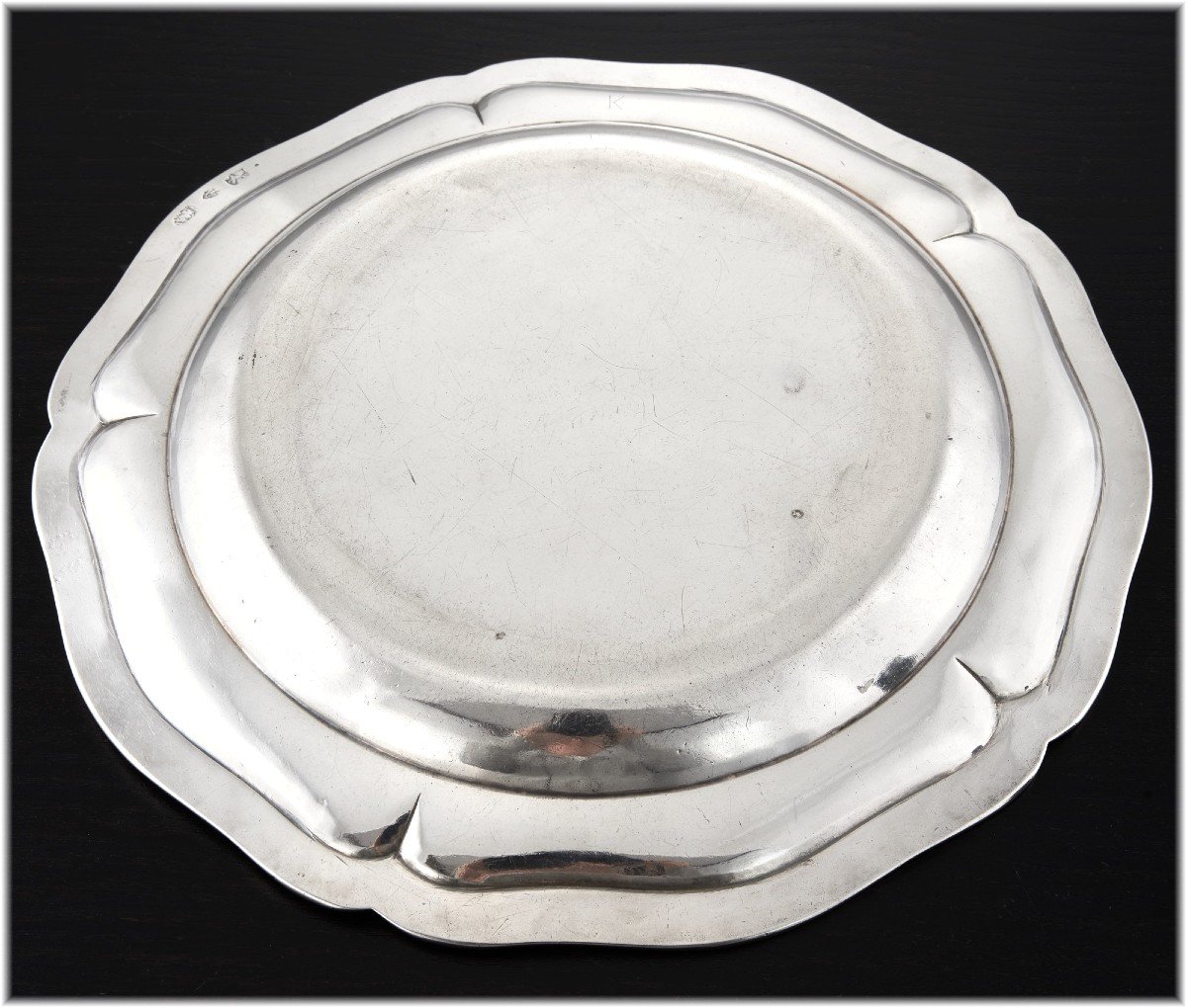 Philippe BELZON : Rare Plat rond en Argent massif XVIII ème Couronne Marquis NANTES 1765-photo-4