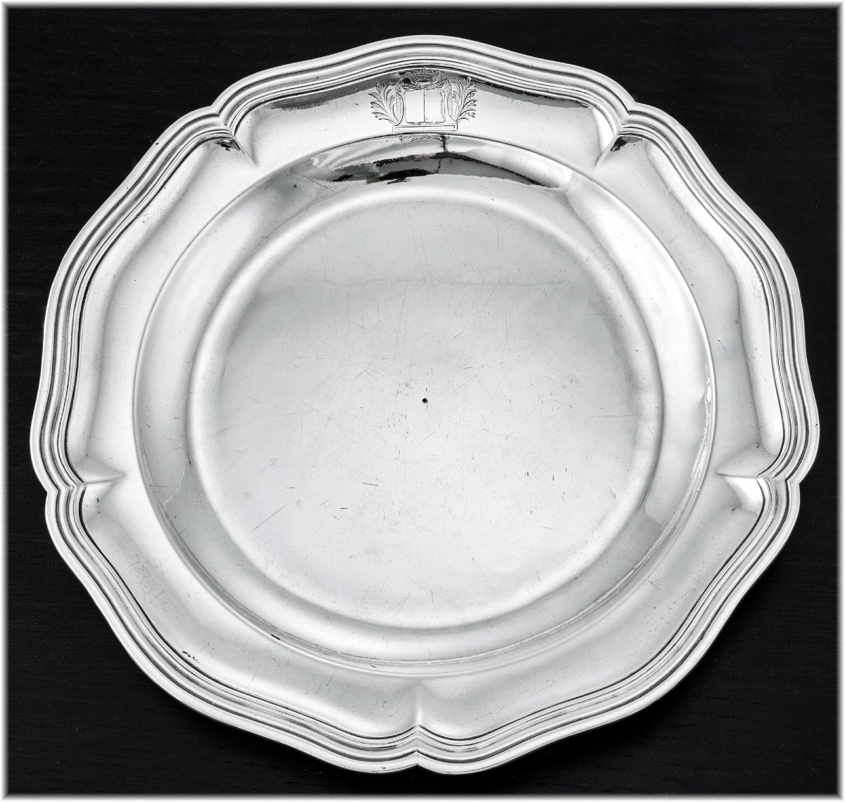 Philippe BELZON : Rare Plat rond en Argent massif XVIII ème Couronne Marquis NANTES 1765