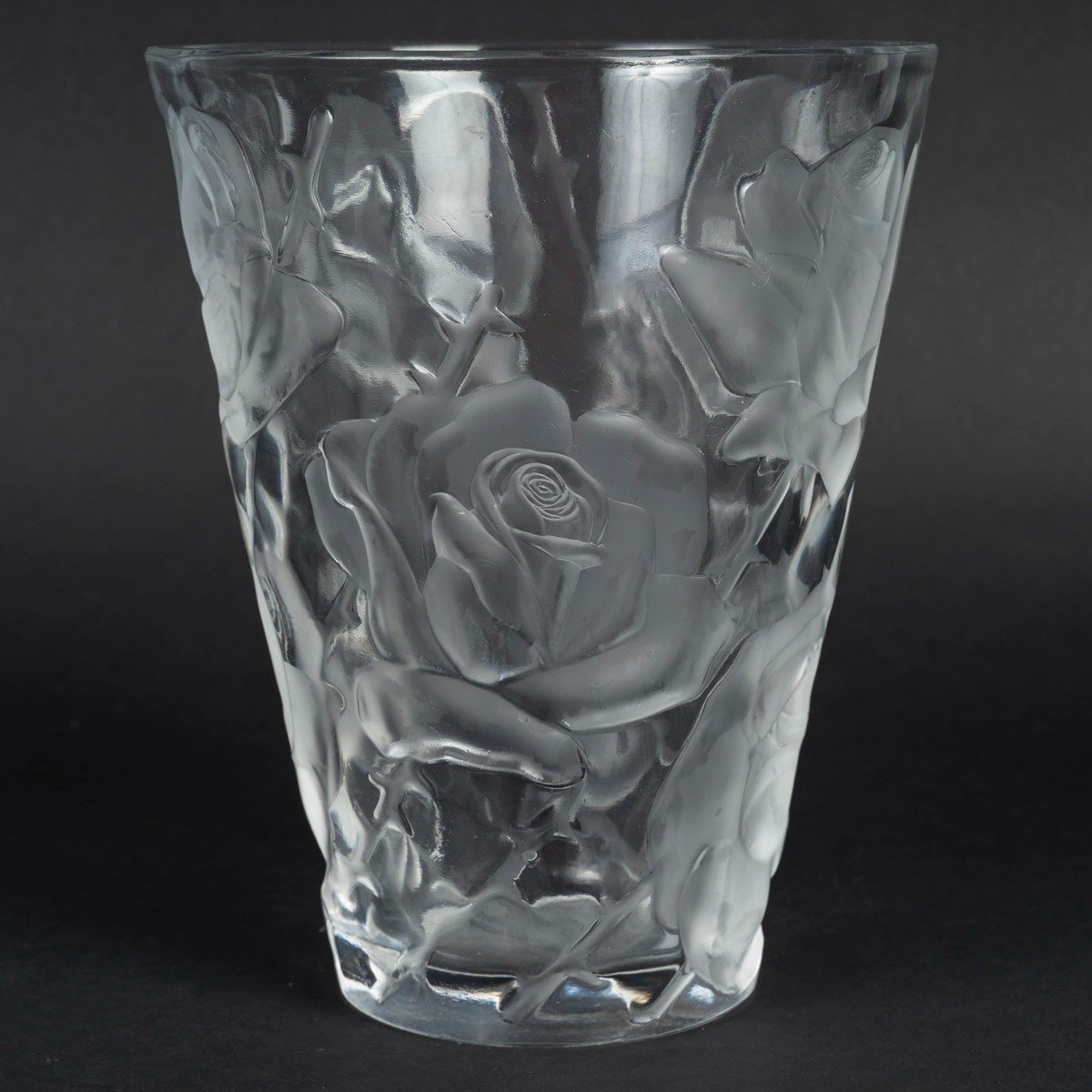 Maison Lalique France, Vase Model "ispahan"-photo-2