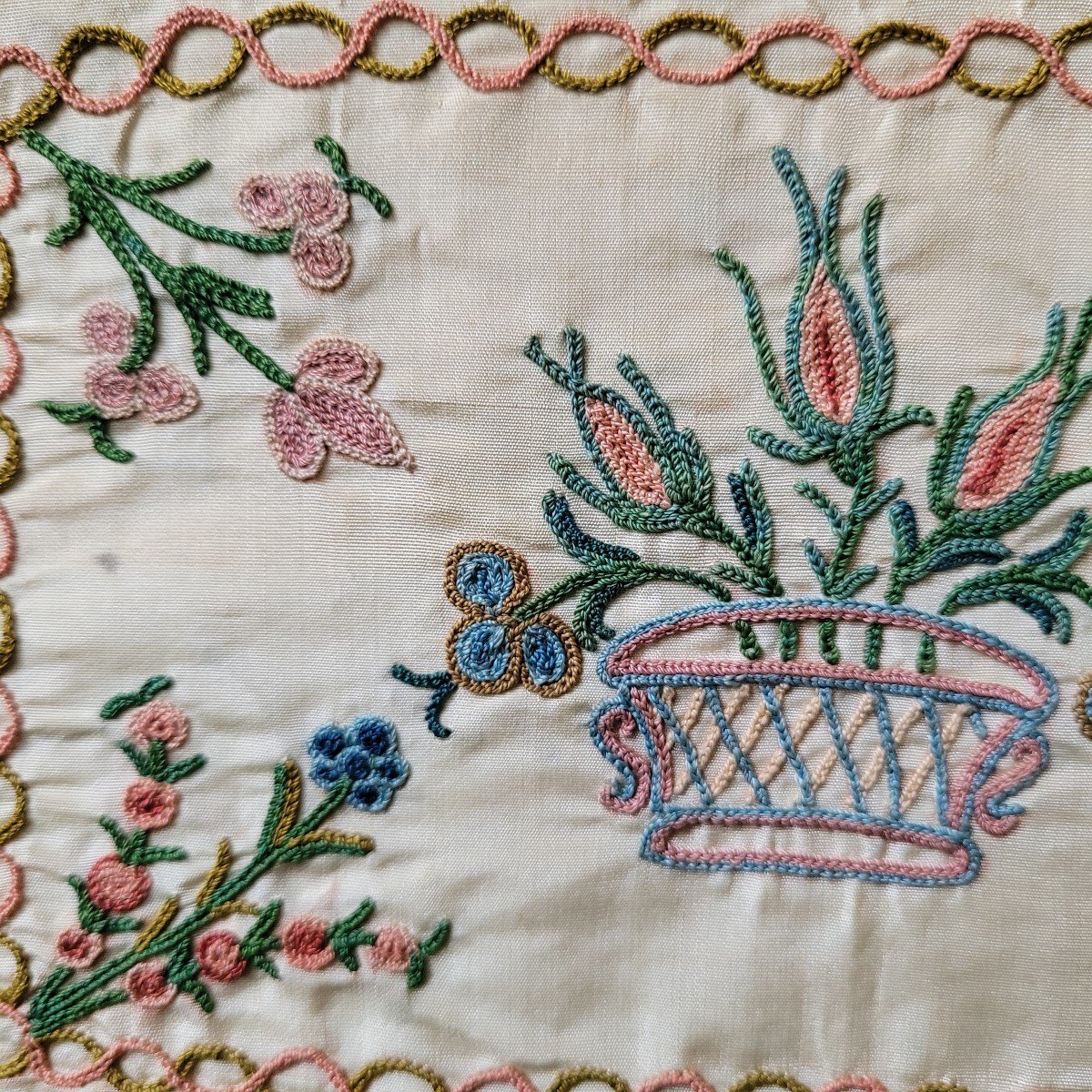 Proantic: 18th Century Embroidered Silk Wallet