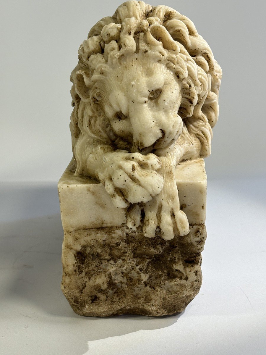 Proantic: Pair Of Reclining Lions In Carved Alabaster After Antonio Ca