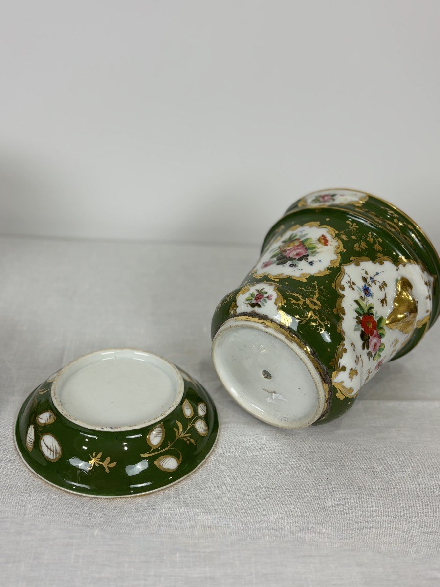 Pair Of Paris Porcelain Planters With Green Ground And Floral And Gold Motifs, 19th Century-photo-3