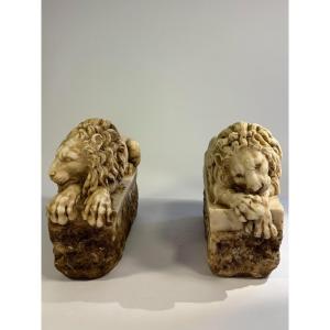 Paire De Lions Couchés En Albâtre Sculpté d'Après Antonio Canova, Italie,  fin 19e siècle 