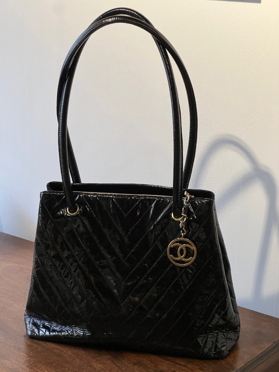 Sac Chanel cuir vernis noir, c.1990