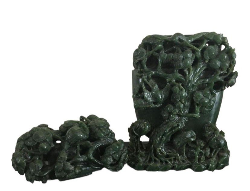 Vase Couvert Fait En Jade Néphrite, Art d'Asie, Début 20ème Siècle.-photo-2