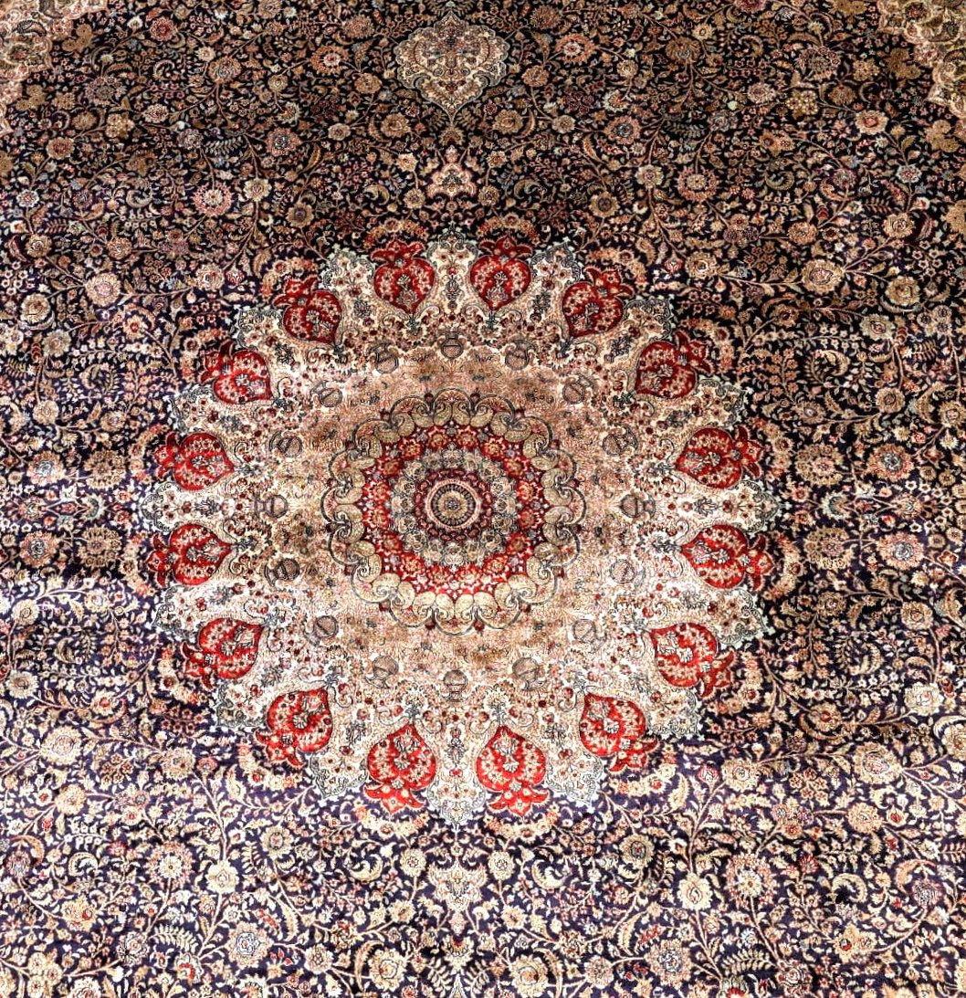 Important Tapis Ghoum En Soie - Iran, Atelier Impérial, Vers 1975-photo-1