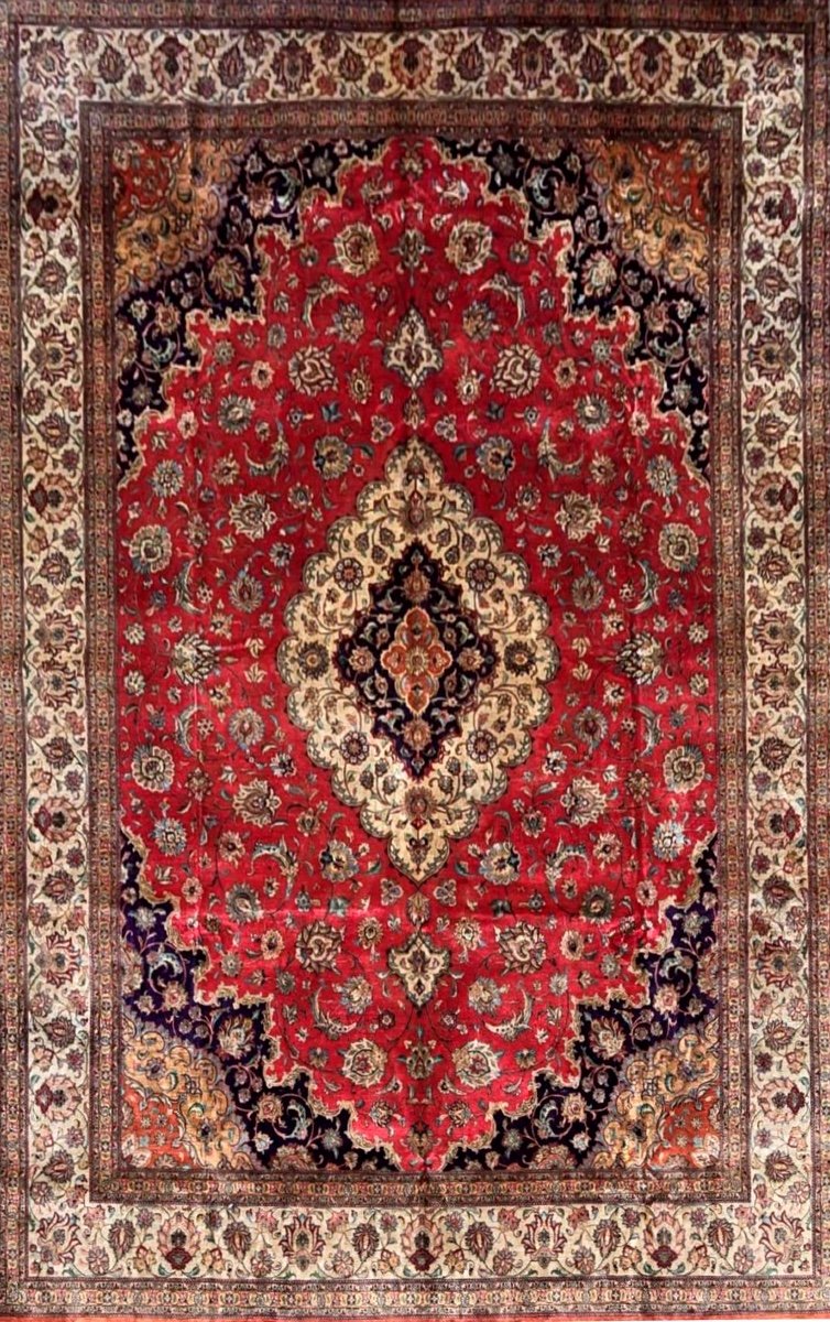 Important Et Grand Tapis Ghoum En Soie Signé Mtre Erami, Iran, époque Du Shah (1960-70)