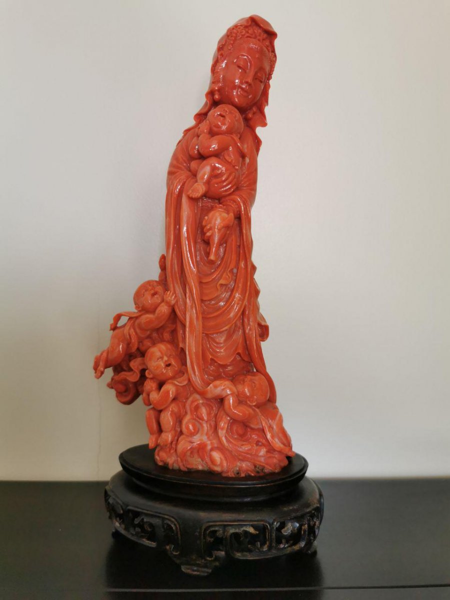 Red Coral China  End Of 19th Century - Goddess Surrounded By Four Children