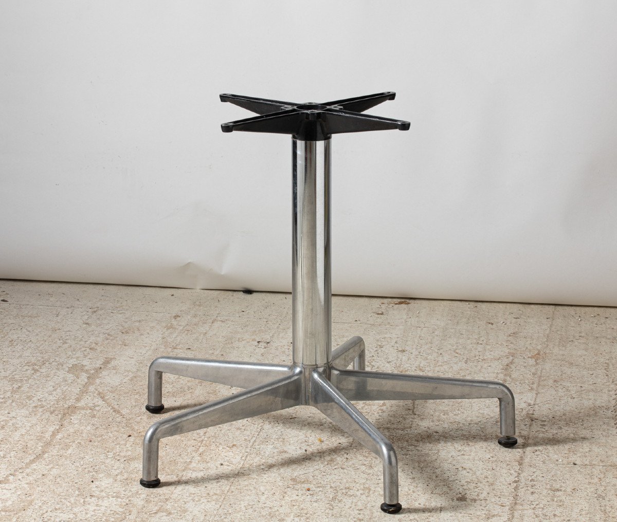 Charles Eames, Table Ronde Segmented, Série Aluminium Group, Circa 1960-photo-4