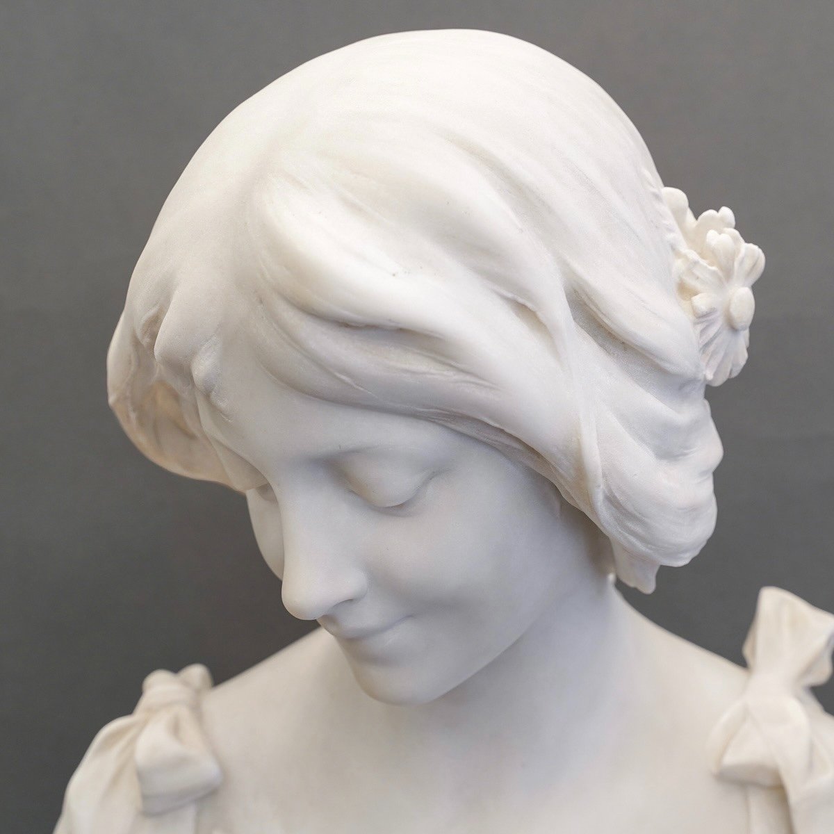 Sculpture - Young Girl With Daisies , Louis - Antoine Gironiella (1871-1941) - Marble-photo-2