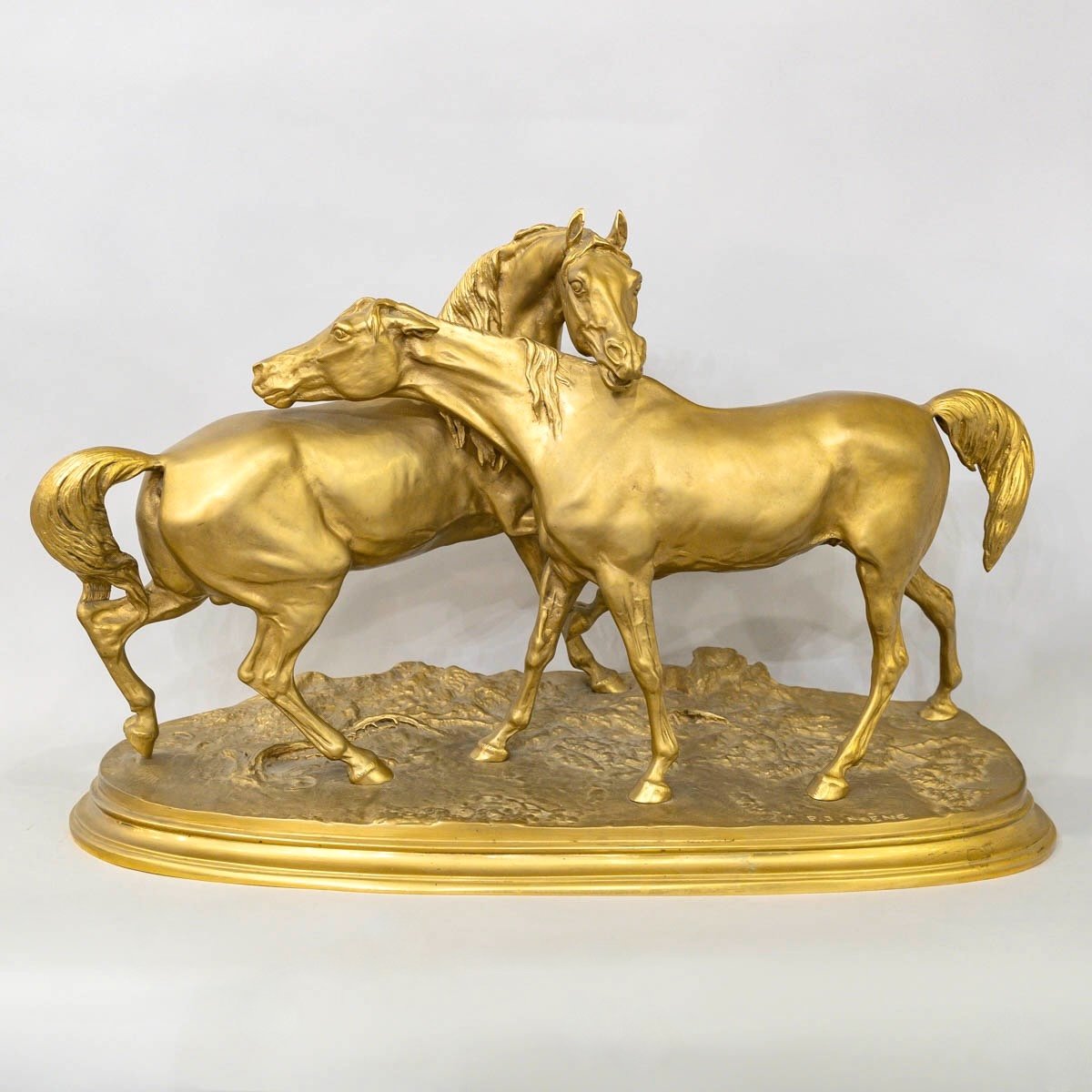 Sculpture - Groupe De Chevaux Arabes- Accolade  , Pierre-jules Mêne (1810-1879) ​​​​​​​- Bronze