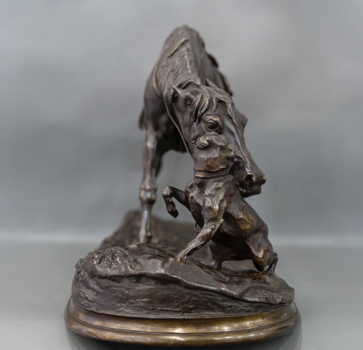 Sculpture - Jument à L’ Écurie Jouant Avec Un Chien  , Pierre - Jules Mêne (1810-1879) - Bronze-photo-4