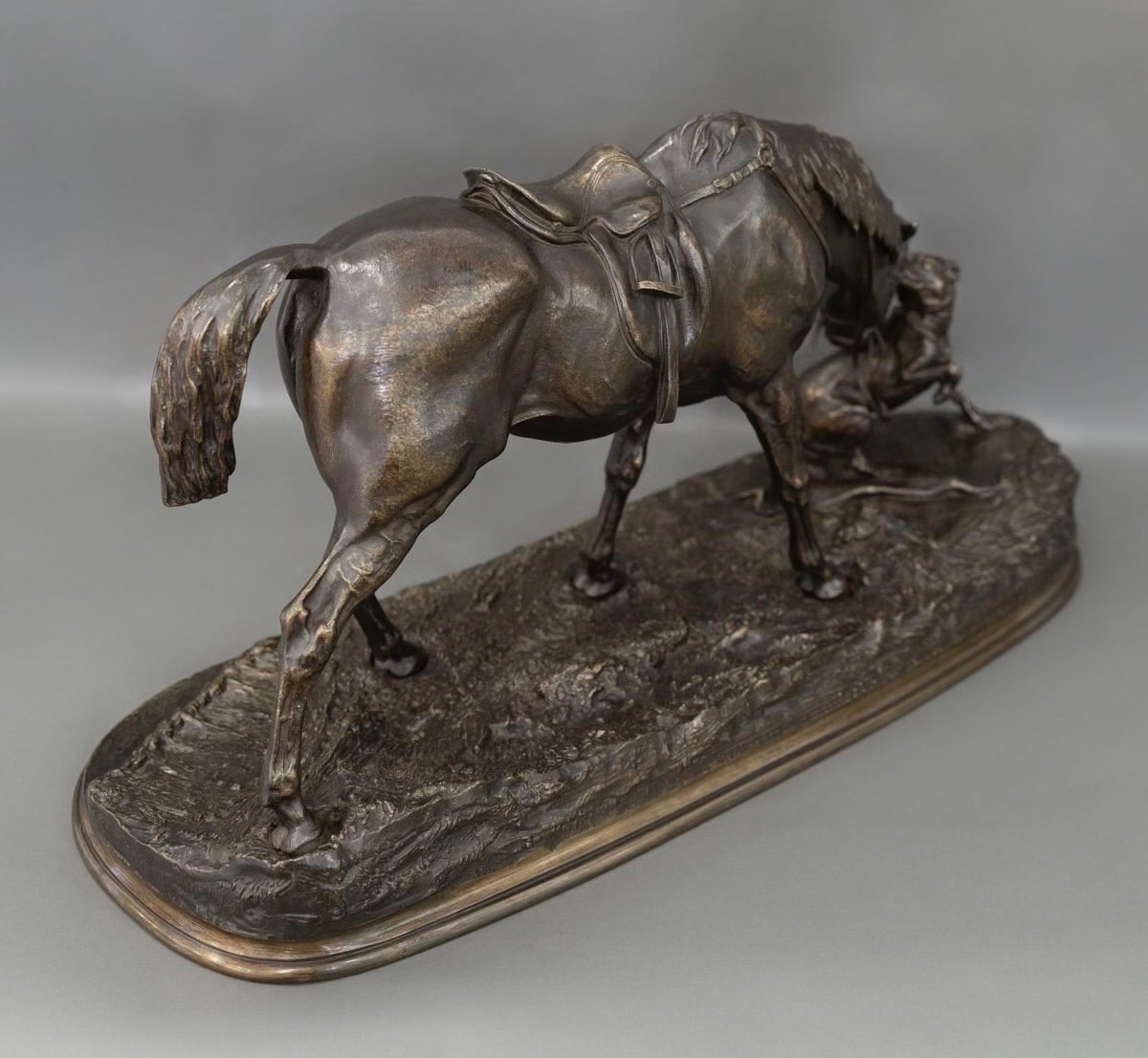 Sculpture - Jument à L’ Écurie Jouant Avec Un Chien  , Pierre - Jules Mêne (1810-1879) - Bronze-photo-4