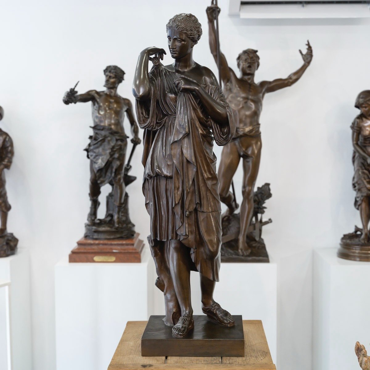 Sculpture - Diane De Gabies , Ferdinand Barbedienne Fondeur - Bronze