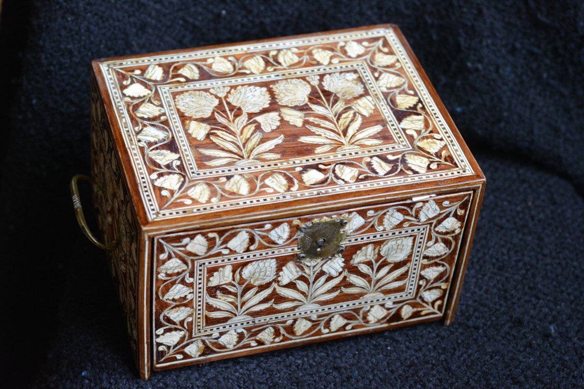 Small Indo-portuguese Cabinet 17th Century-photo-1