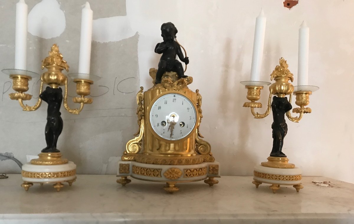  Pendule  d’epoque Napoleon IIIet sa paire de flambea