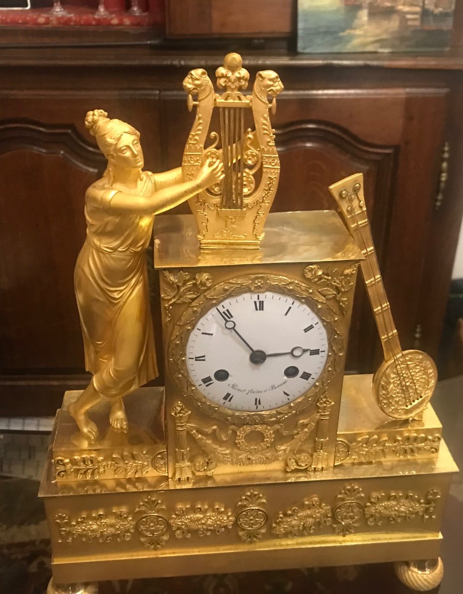 Petite Pendule Empire, En Bronze Doré Allégorie De La Musique,la Muse Euterpe Jouant De La Lyre