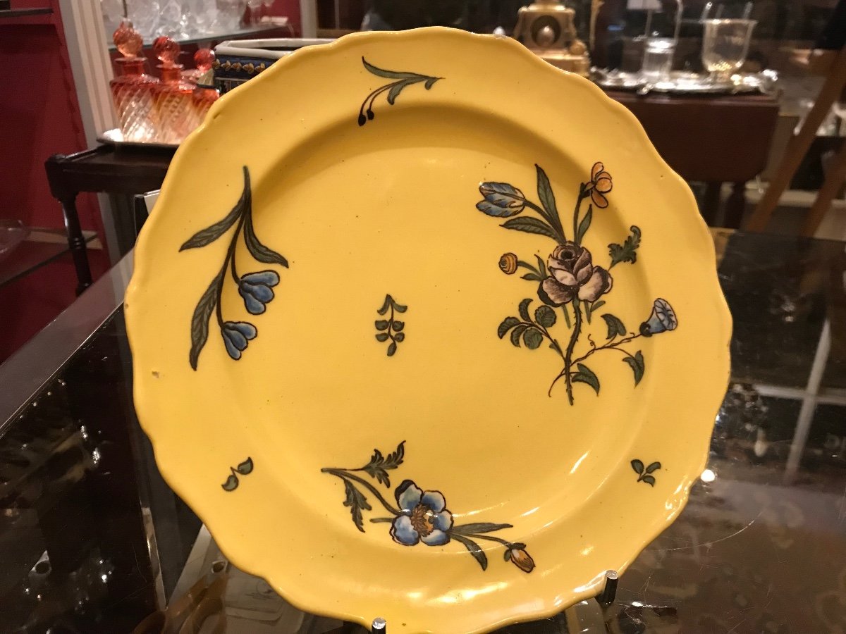 Beautiful 18th Century Marseille Earthenware Plate By Fauchier