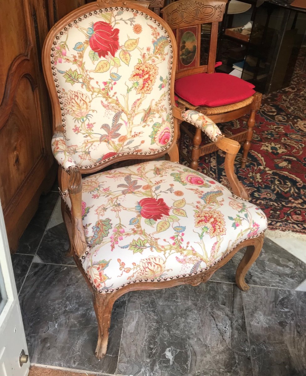 Pair Of Large 18th Century “à La Reine” Armchairs