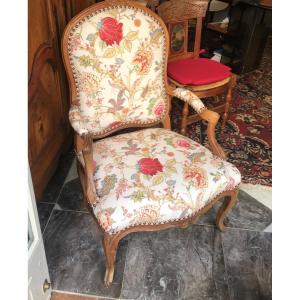 Pair Of Large 18th Century “à La Reine” Armchairs