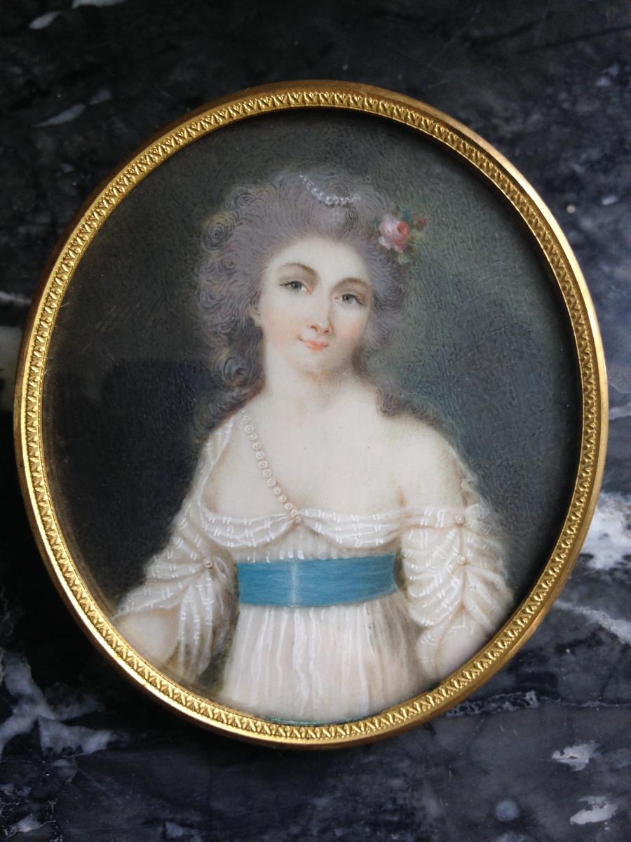 Jeune Femme Au Collier De Perles, Miniature Sur Ivoire