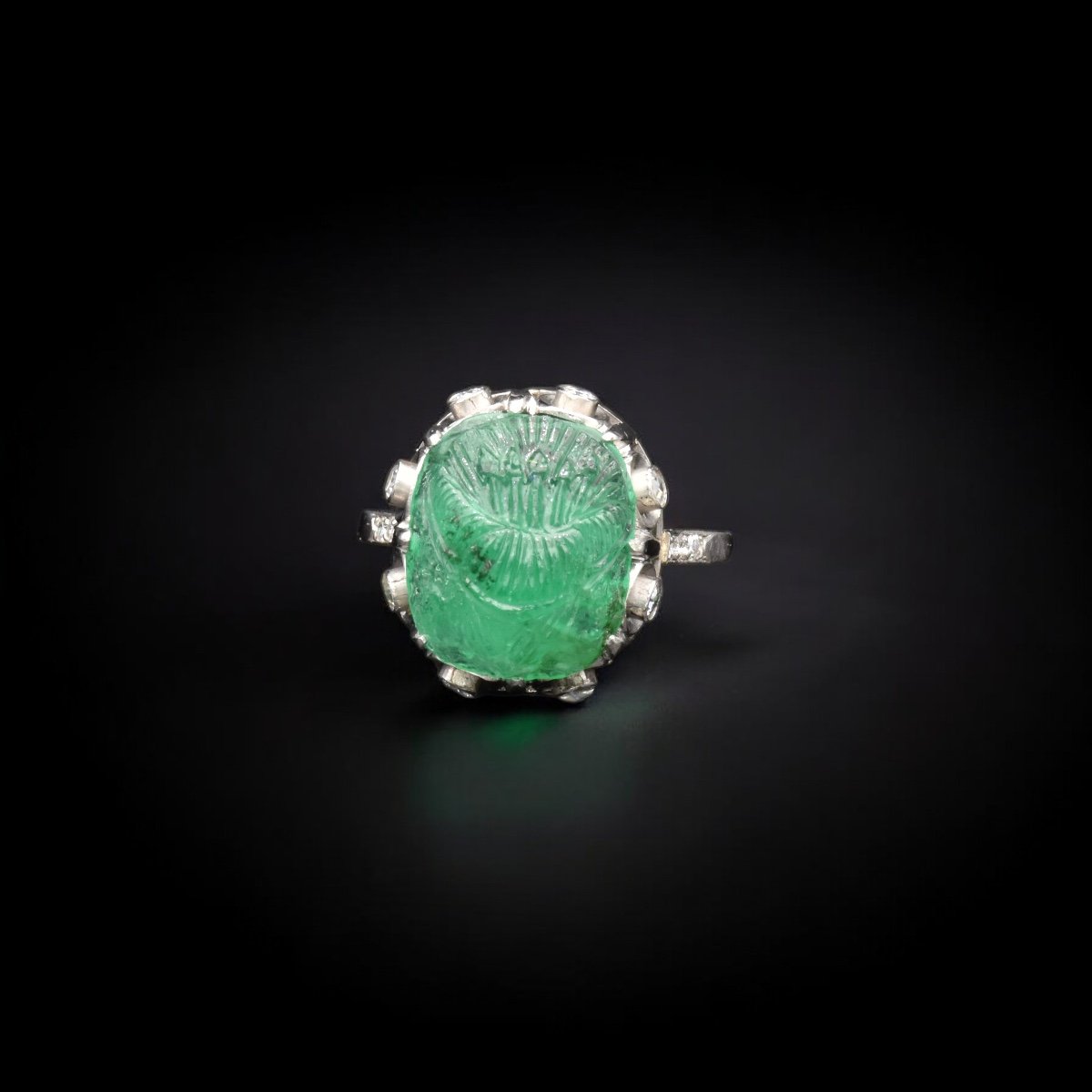 Bague émeraude gravée