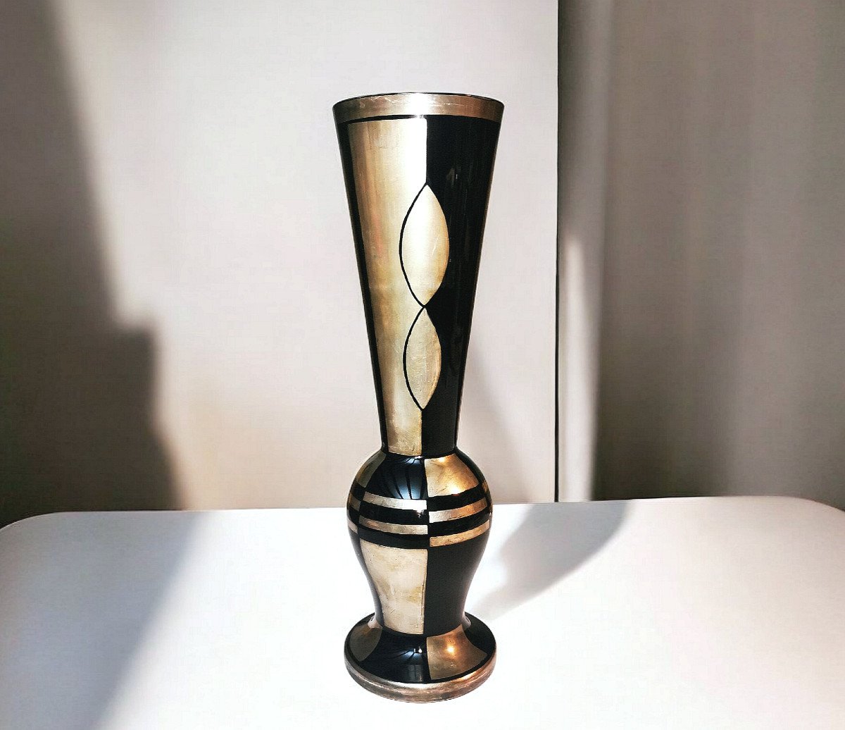 Michel HERMAN — Verrerie de HEM : rare Vase en verre à décor platine, époque Art déco.