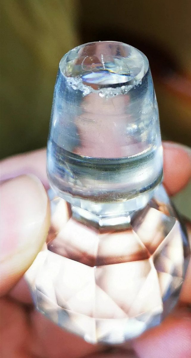 Baccarat. Carafe à liqueur, décor « Malmaison », en cristal massif taillé.-photo-1