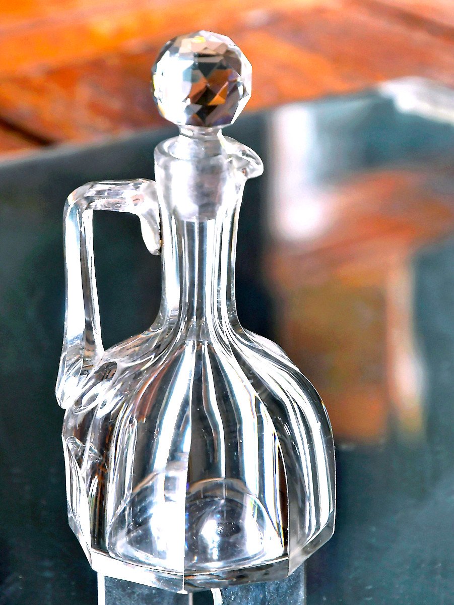 Baccarat. Carafe à liqueur, décor « Malmaison », en cristal massif taillé.