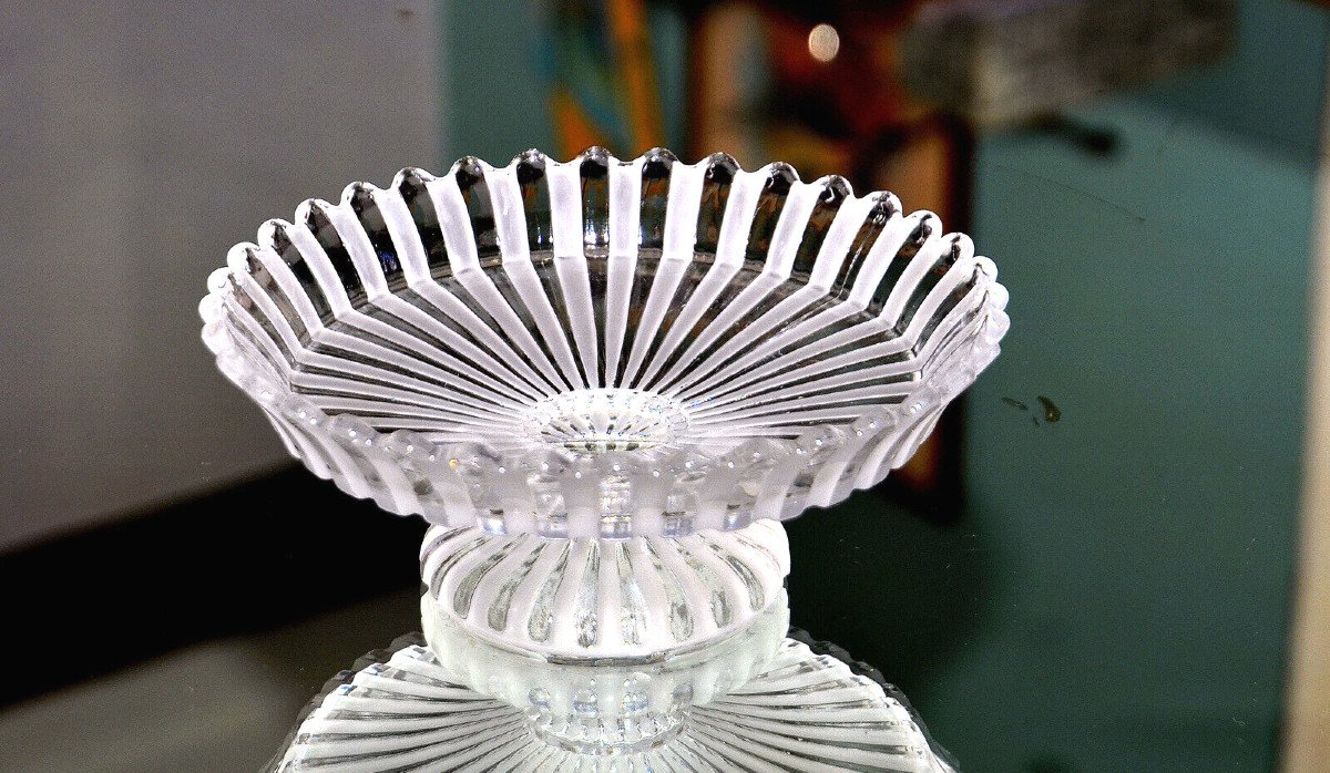 Baccarat. Coupe sur piédouche en cristal clair et satiné, vers 1890, modèle « Côtes Alternées »-photo-2