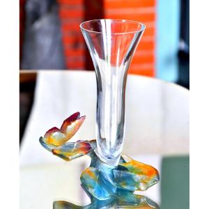 DAUM FRANCE. Vase sculptural « au Papillon », en cristal et pâte de verre teintée.