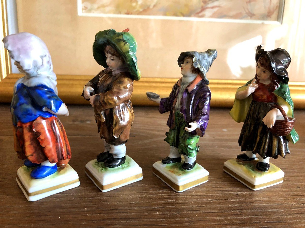 4 Personnages Enfant Mendiant Porcelaine Polychrome Couronne SAXE MEISSEN-photo-1