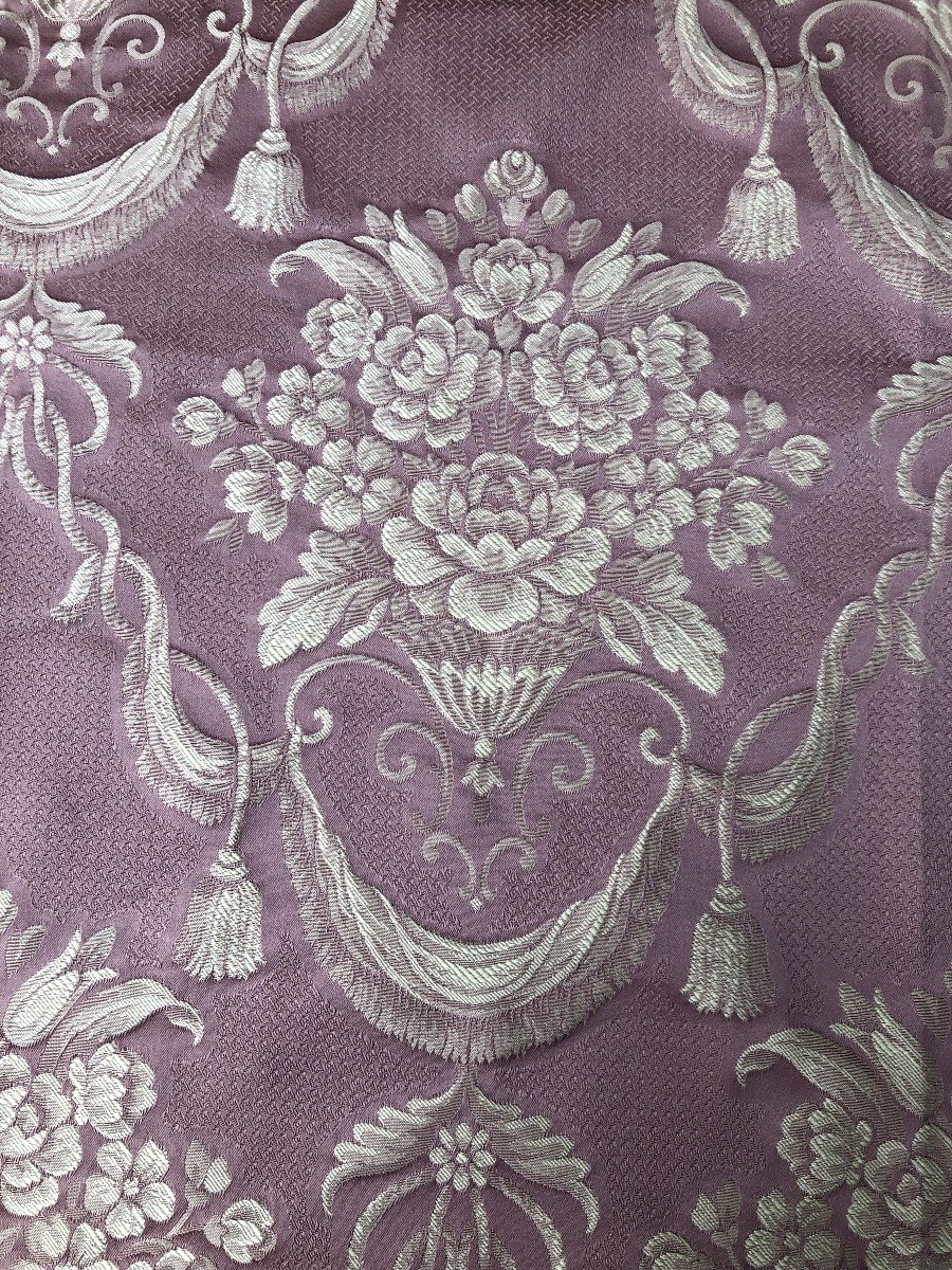 Beautiful And Generous Piece Of Silk Damask Fabric -photo-2