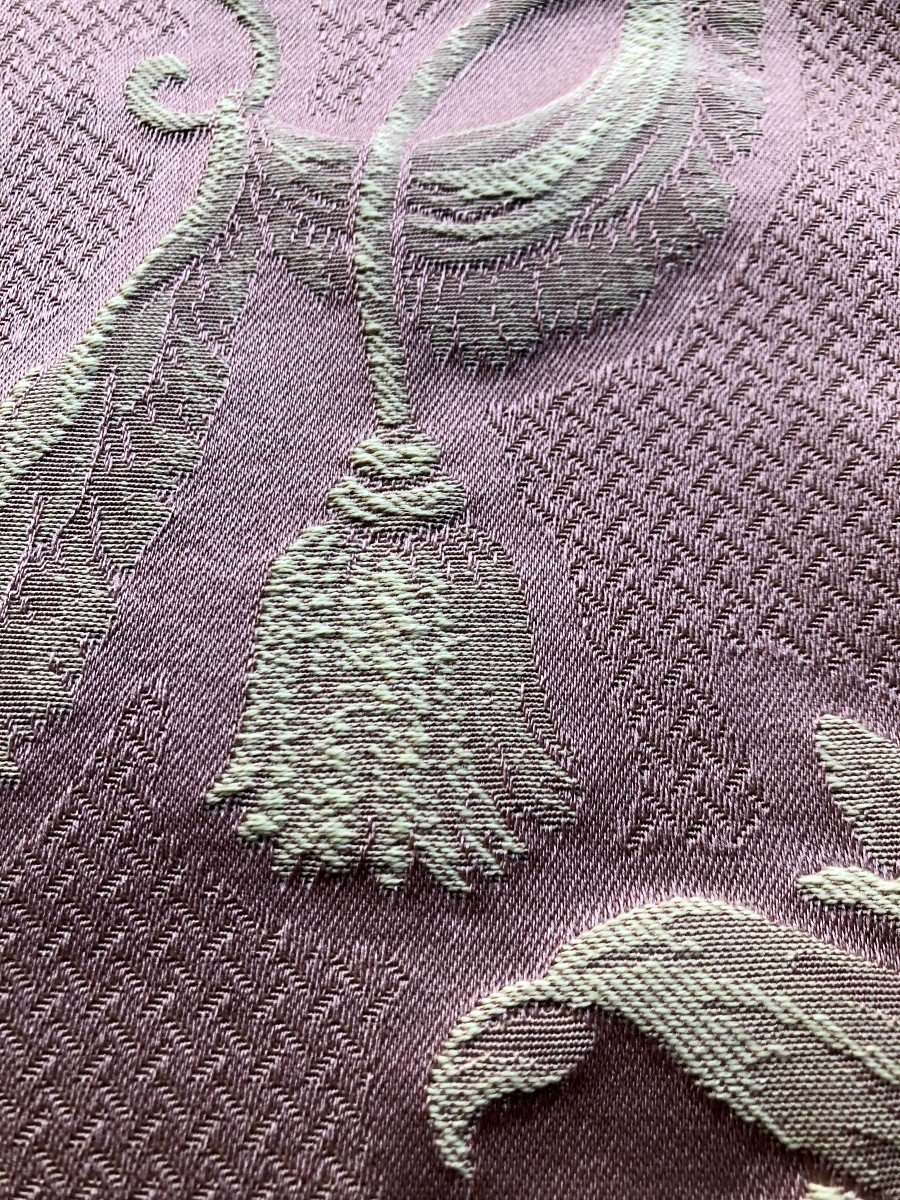 Beautiful And Generous Piece Of Silk Damask Fabric -photo-1