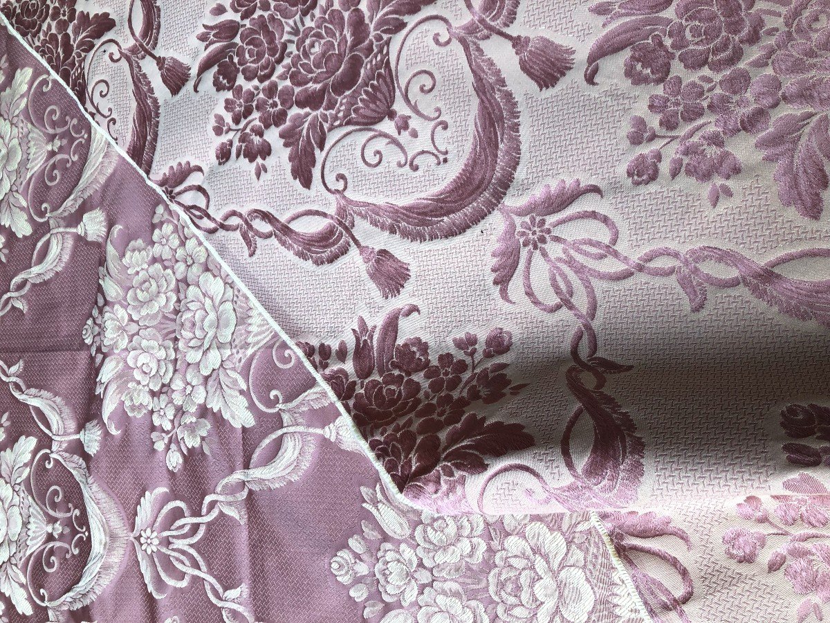 Beautiful And Generous Piece Of Silk Damask Fabric 