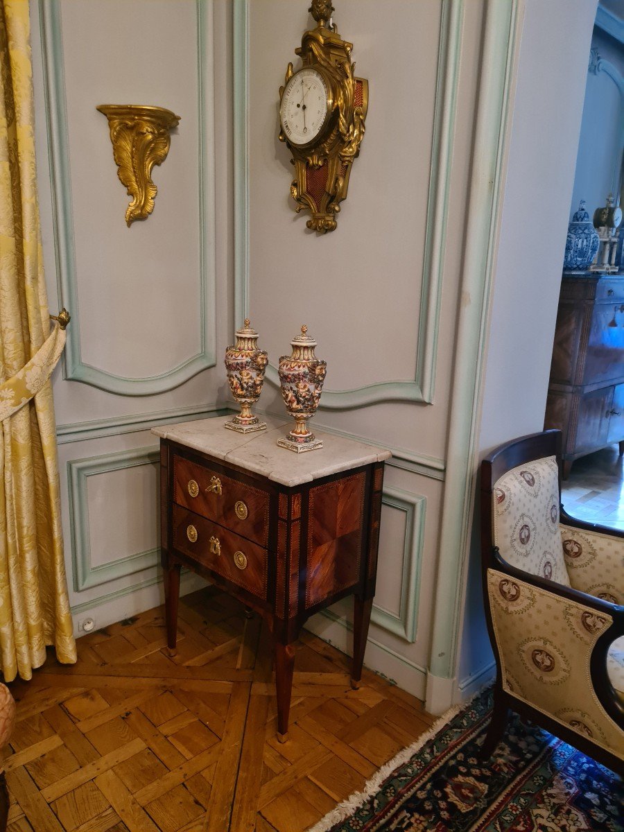 Petite Commode Sauteuse époque Louis XVI , Vers 1785. -photo-1