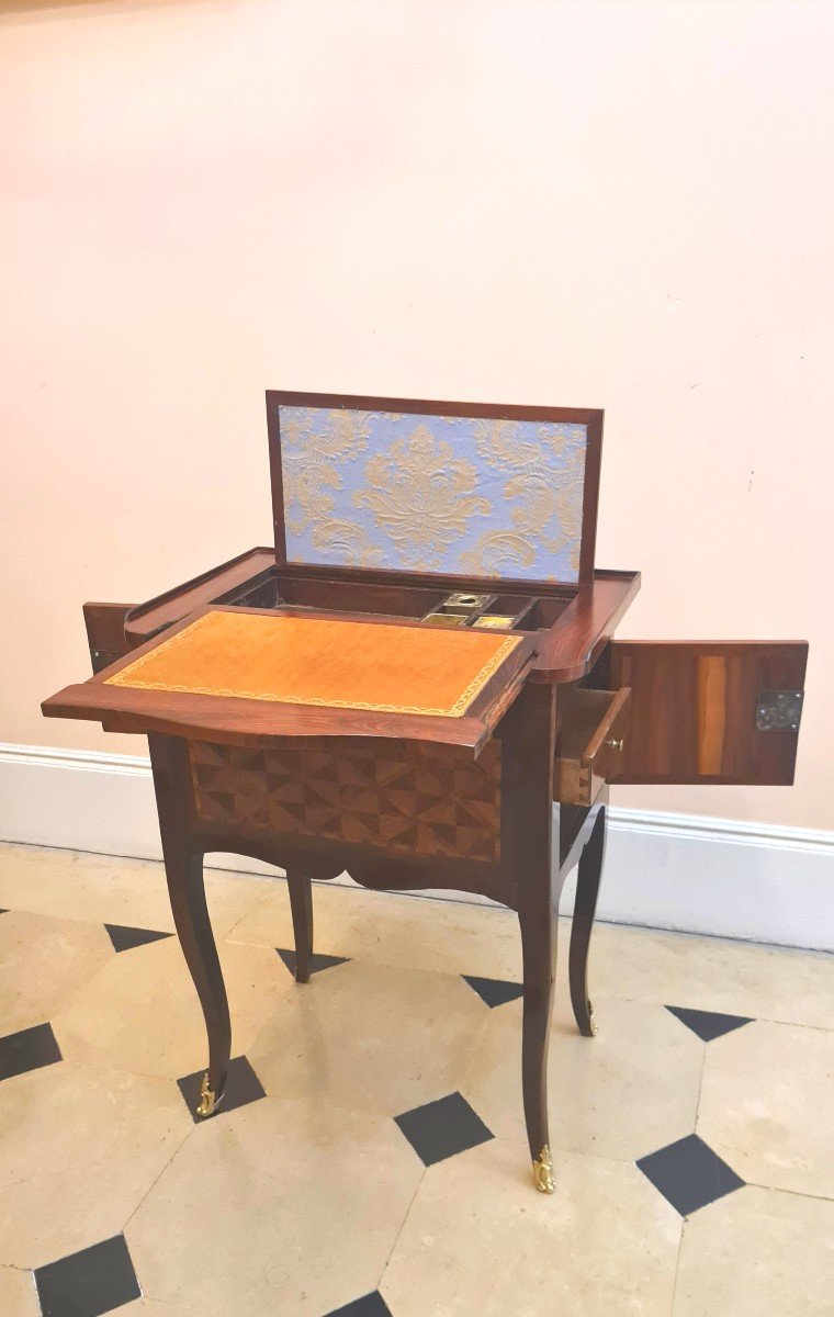 Rare Petite Table De Salon  à écran , En Marqueterie De Croisillons - Ep Louis XV- Circa 1760 