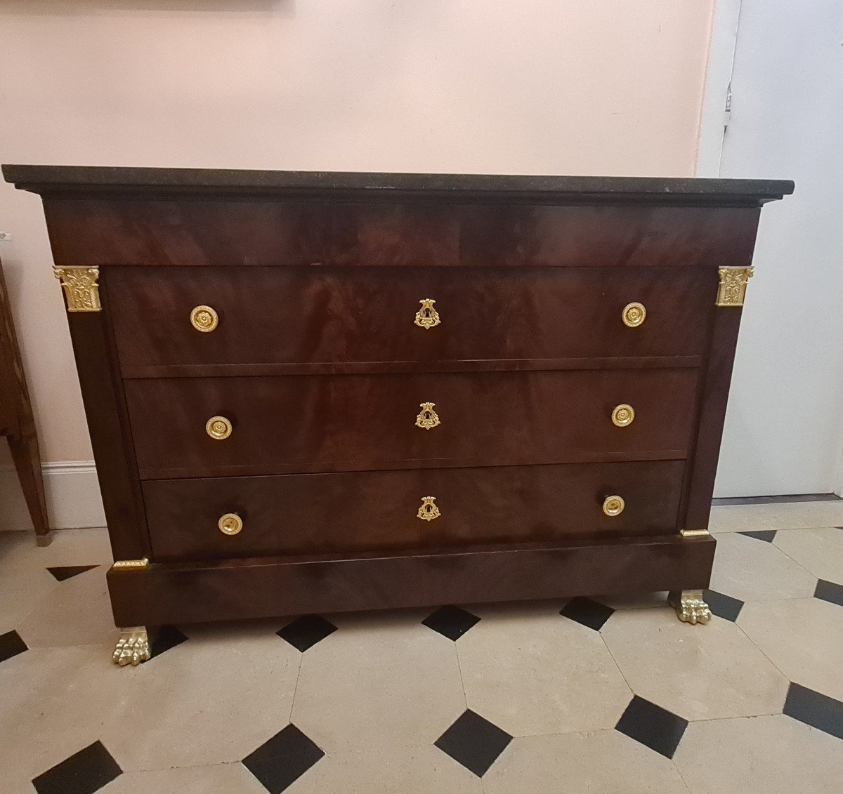 Belle Et Grande Commode époque Empire Vers 1812 En Acajou Flammé. 