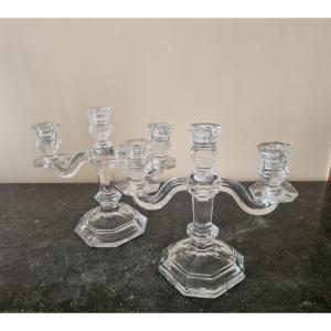 Paire De Bougeoirs En Cristal De Baccarat Modèle Regence , Signés Sous La Base. 