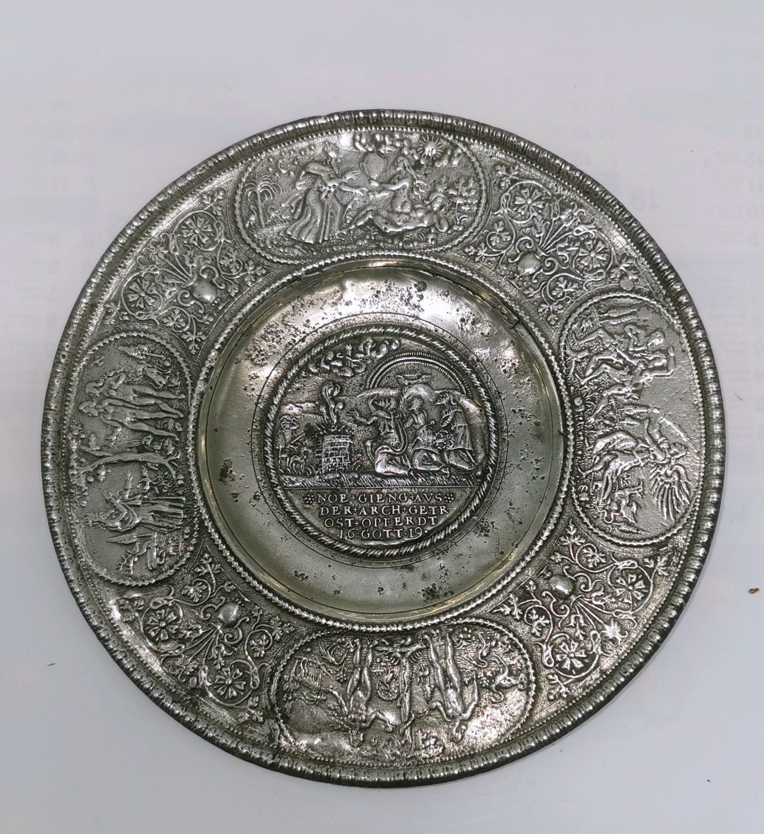 Plat Assiette religieuse - Patène En étain De Nuremberg - XVII ème