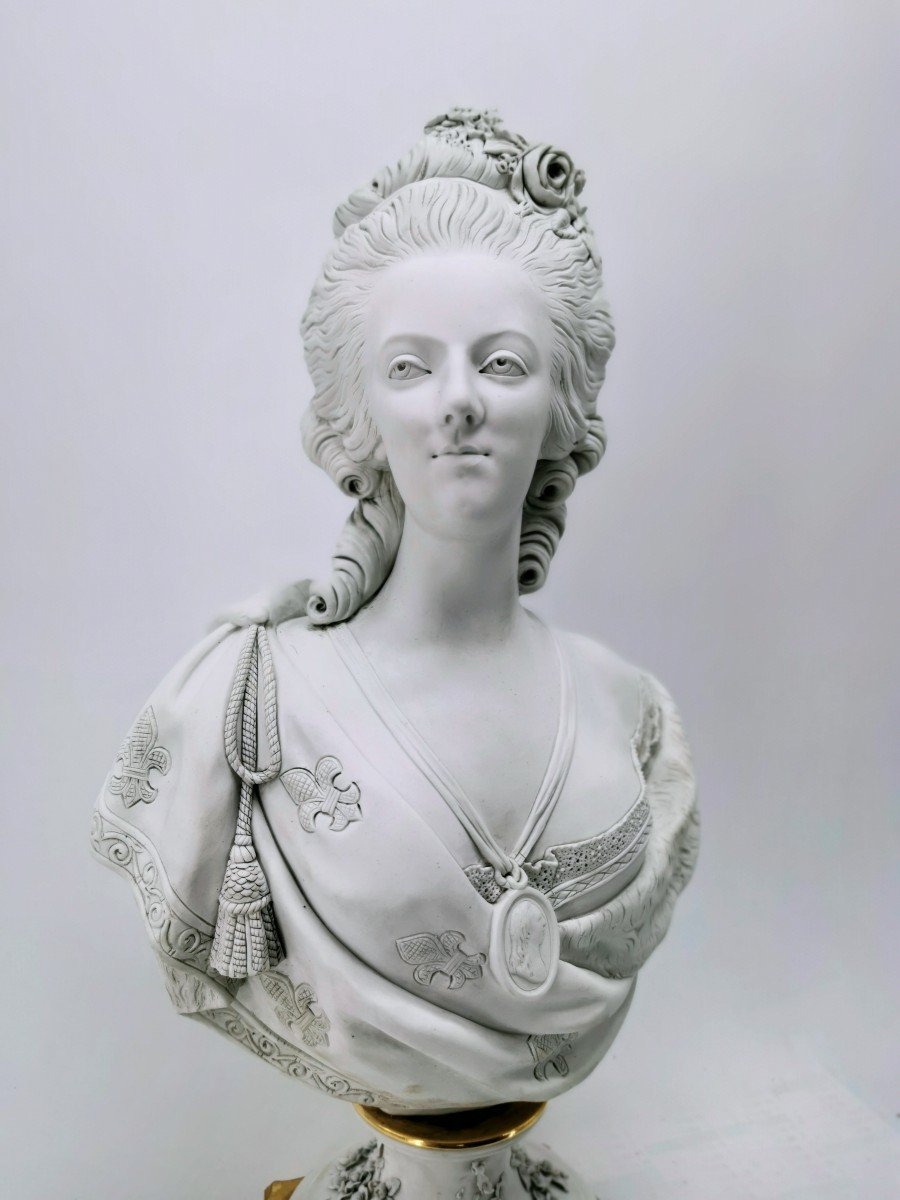 Sculpture Porcelaine - Buste de Marie Antoinette en Biscuit - XIX ème-photo-2