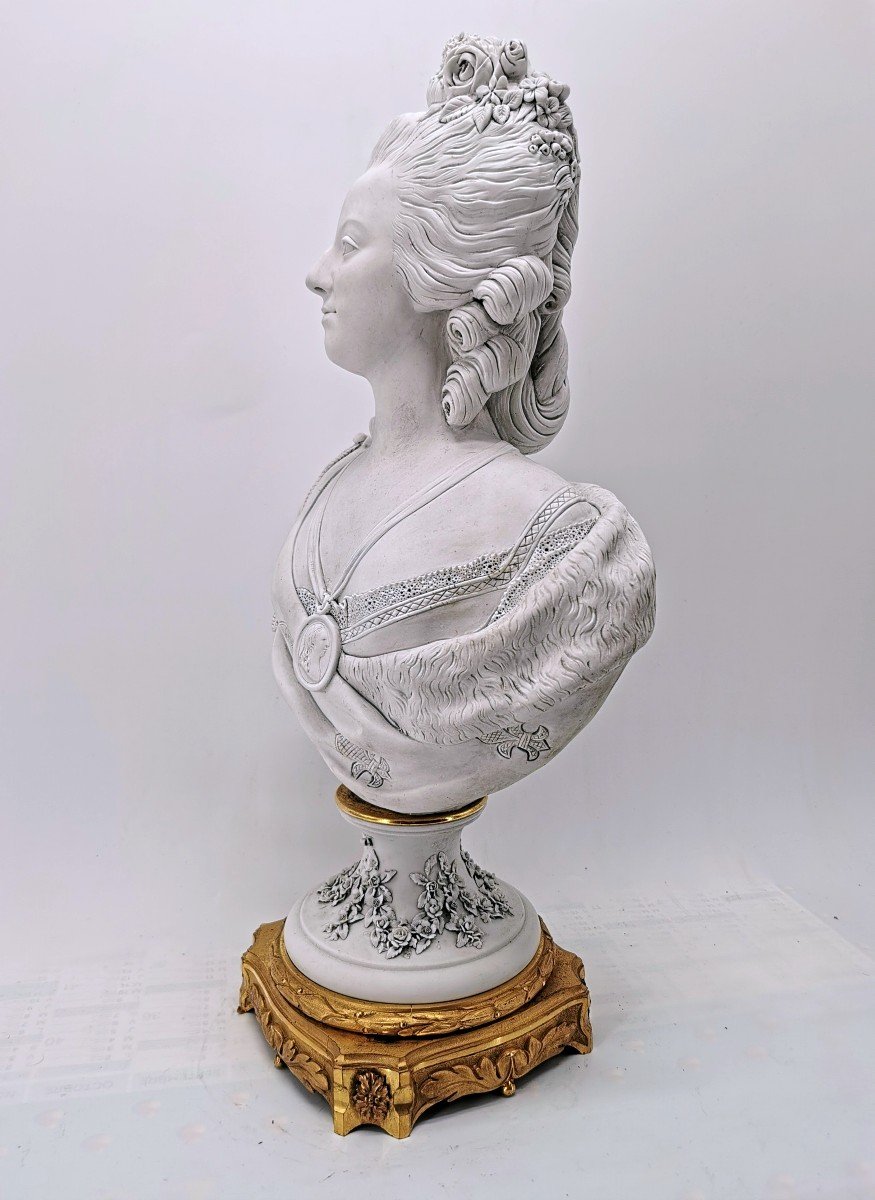 Sculpture Porcelaine - Buste de Marie Antoinette en Biscuit - XIX ème-photo-3